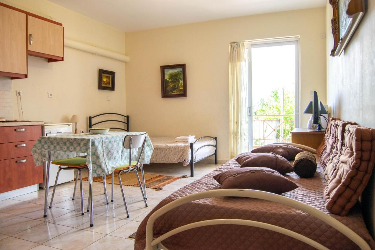 Gallery Suites "Athina" Mesolóngion Exteriör bild