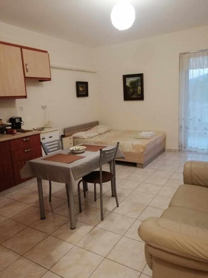 Gallery Suites "Athina" Mesolóngion Exteriör bild